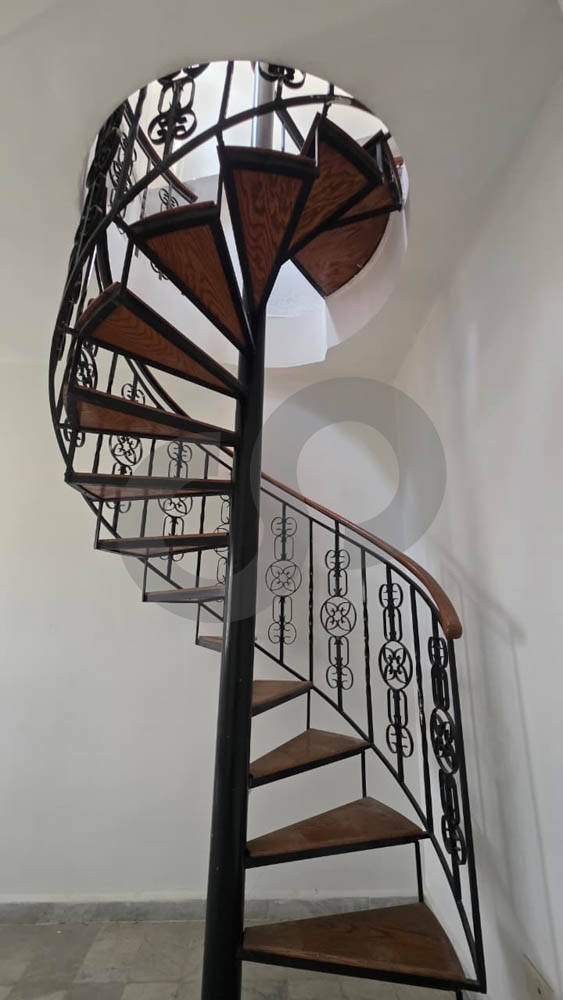 Spacious Apartment 400 sqm with Attic/SALE/mtayleb,metn — الصورة 3