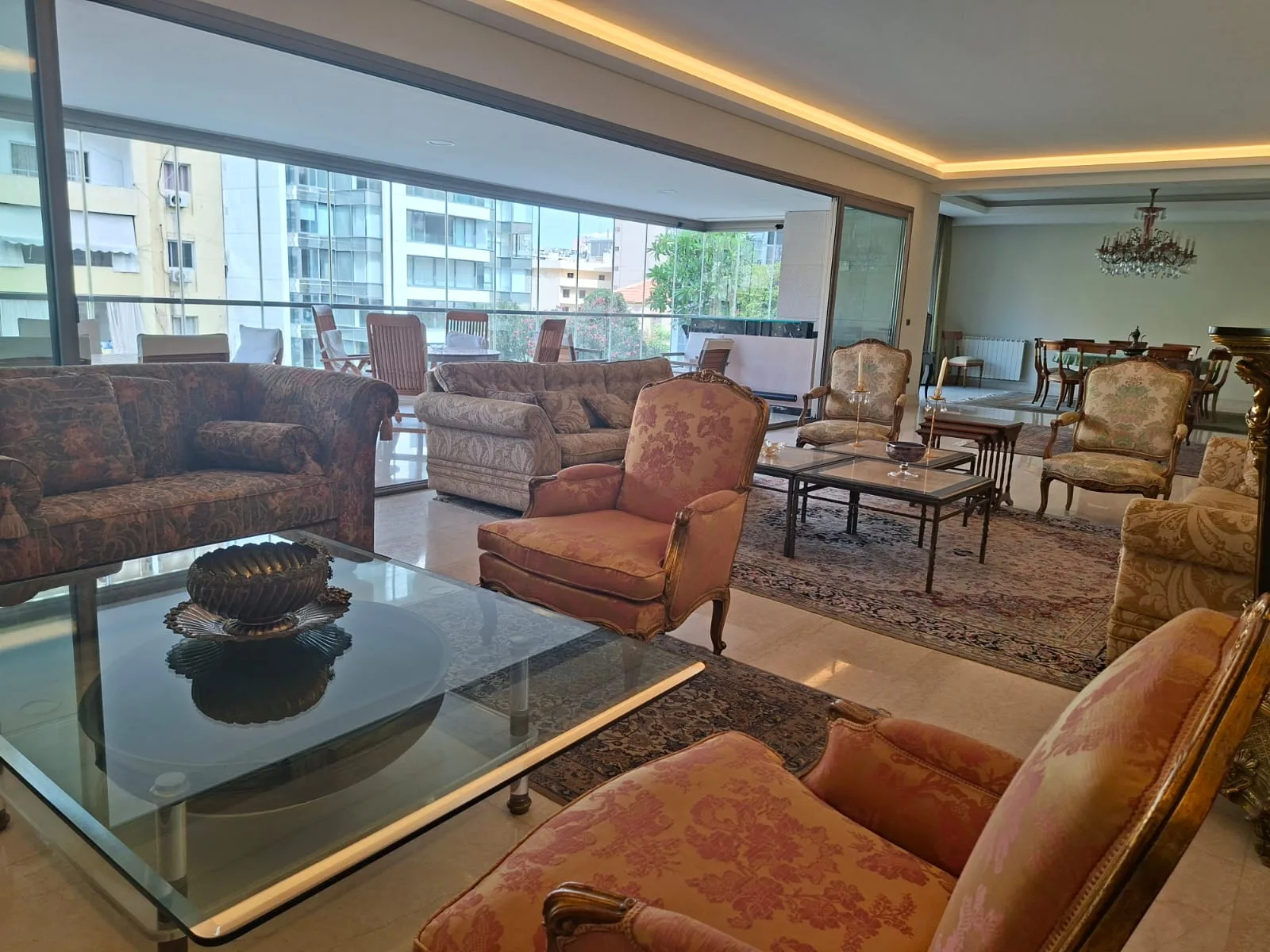 Apartment for Rent in Clemenceau, Beirut, Lebanon — الصورة 2