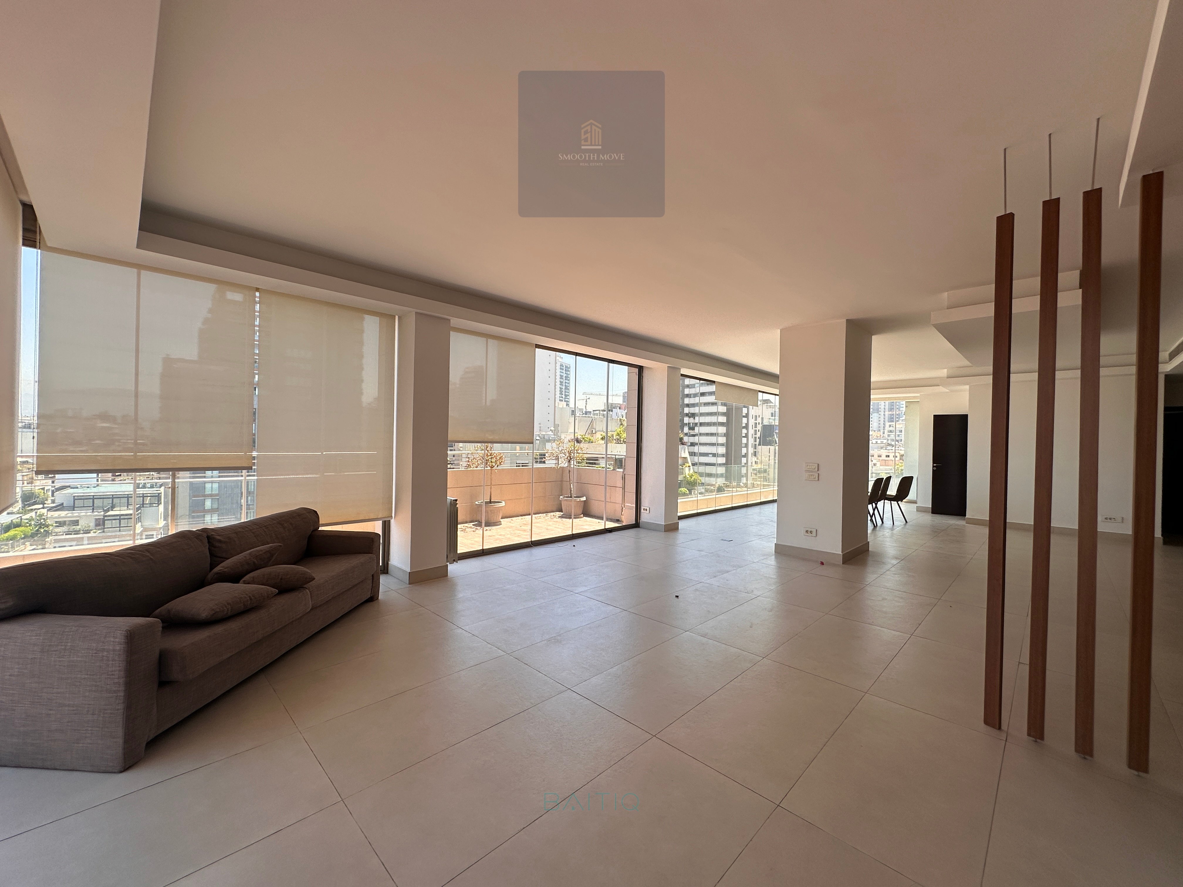 Seaview Apartment with Outdoor Terrace for Rent in Tabaris, Beirut — الصورة 3