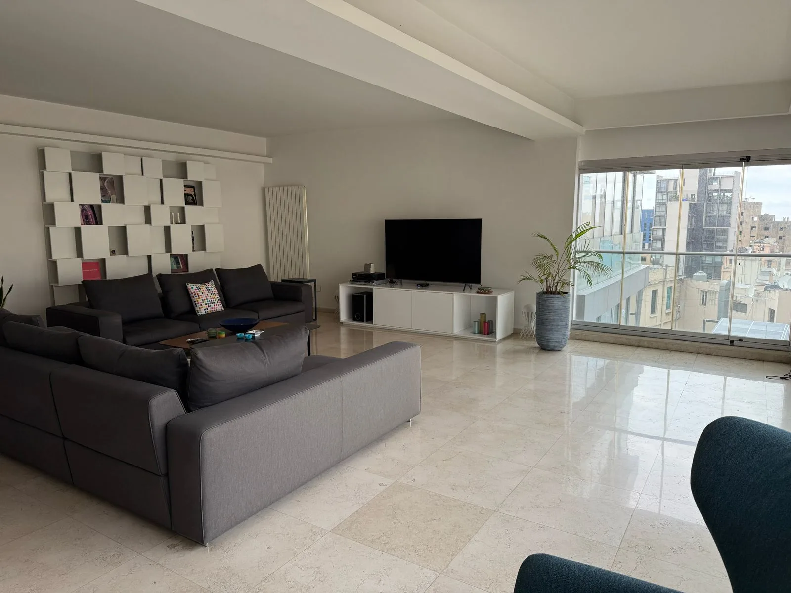 Apartment for Sale in Monot, Beirut, Lebanon — photo 2