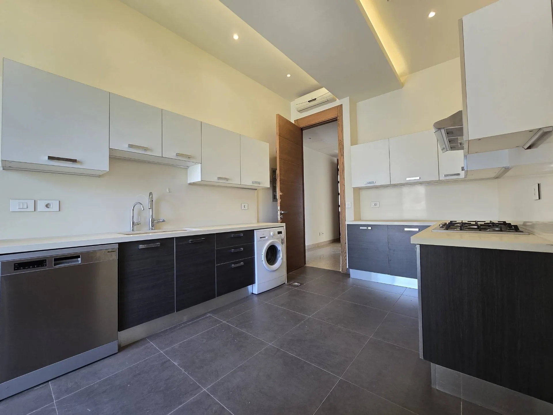 Apartment for Sale in Achrafieh, Beirut, Lebanon — الصورة 4