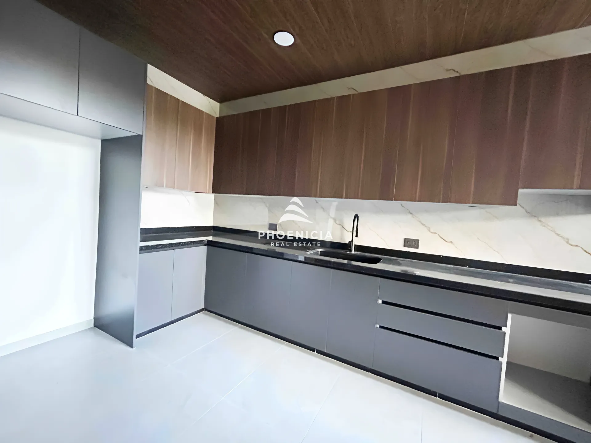 Apartment for Sale in Gharfine — الصورة 3
