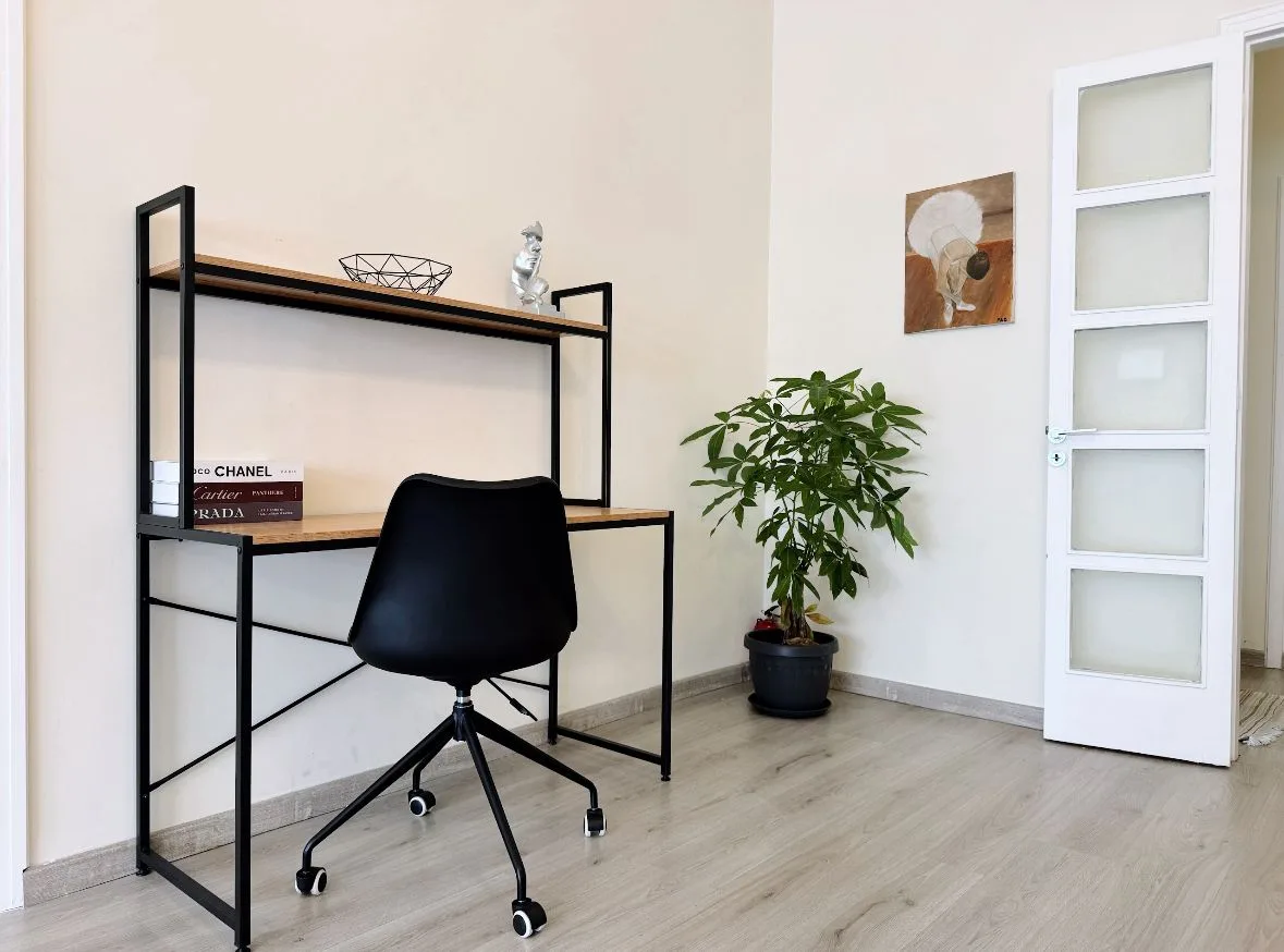 Apartment for Rent in Mar Mikhael, Beirut, Lebanon — الصورة 4