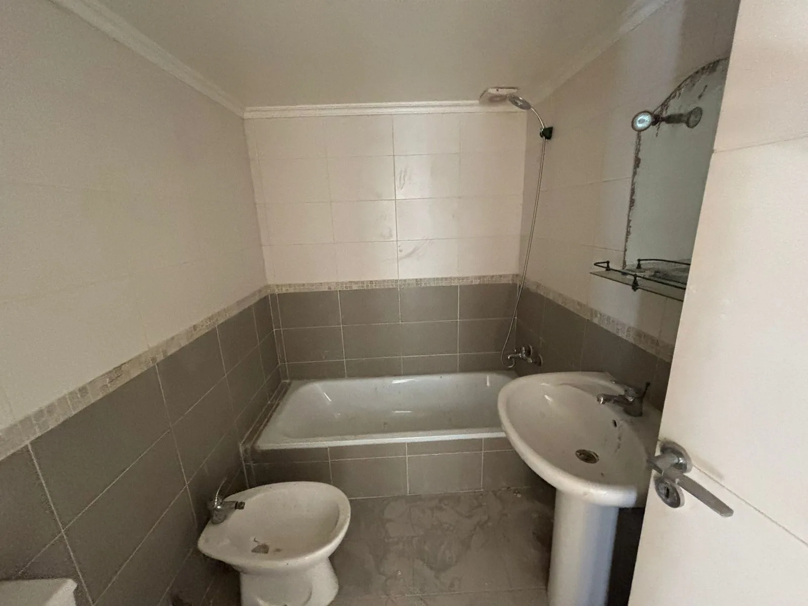 Apartment for Rent in Mazraat Yachoua — الصورة 9