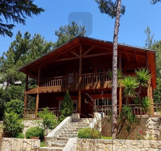 Huge Lavish Villa with a Wooden Shed For Sale in Broumanna — الصورة 2
