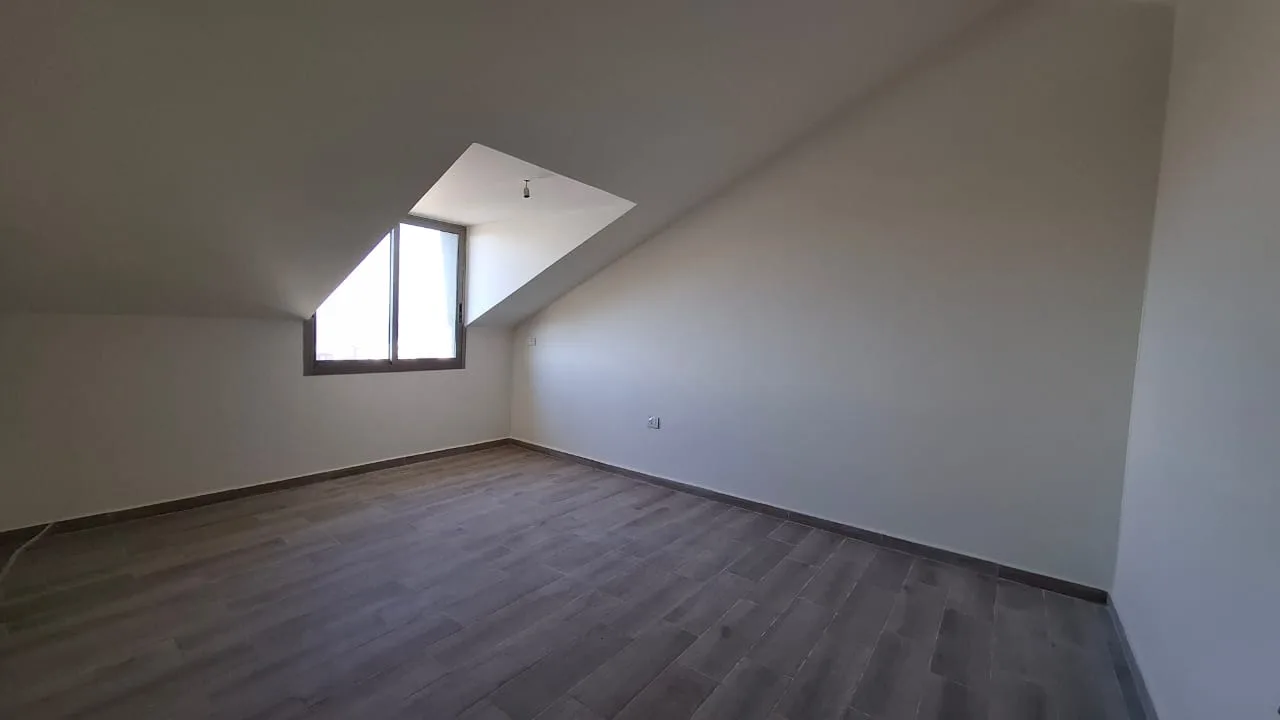 Duplex for Sale in Qartaboun , Lebanon — الصورة 9