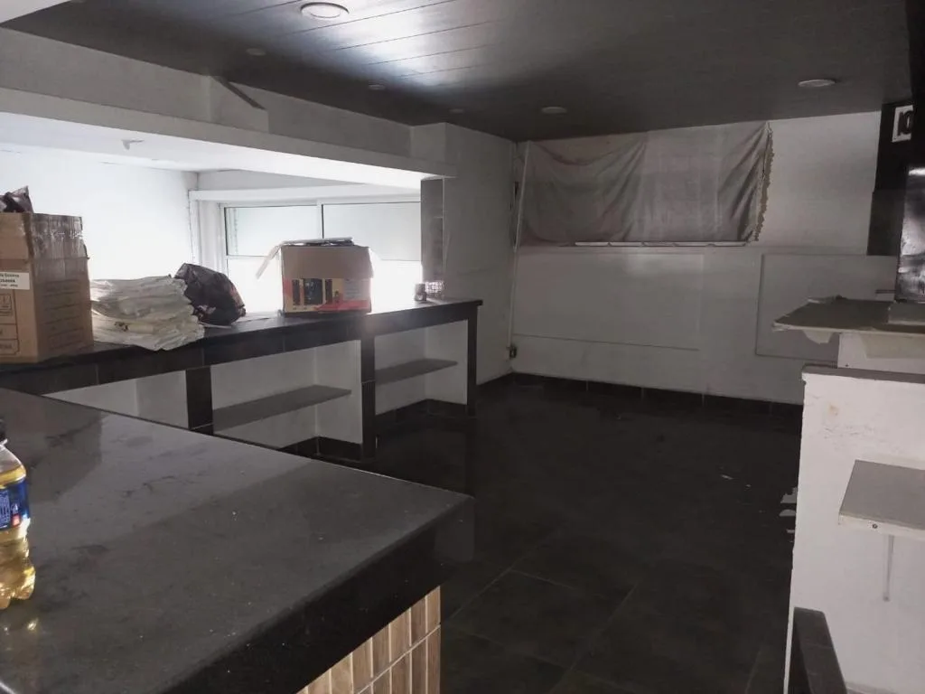 Shop for rent in Furn Chebbak — الصورة 5