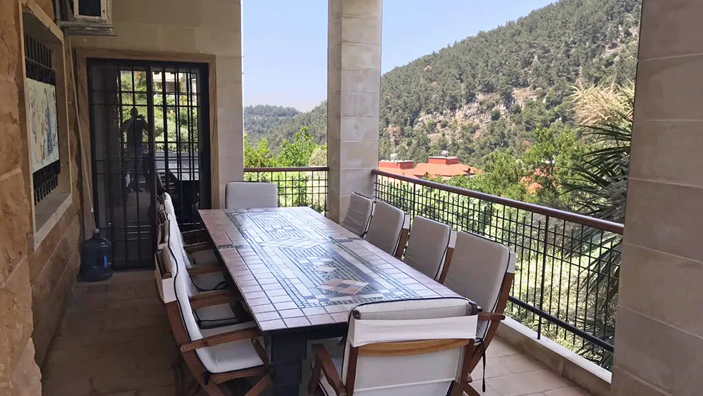 Villa for Sale in Jouret El Ballout, Lebanon — الصورة 10