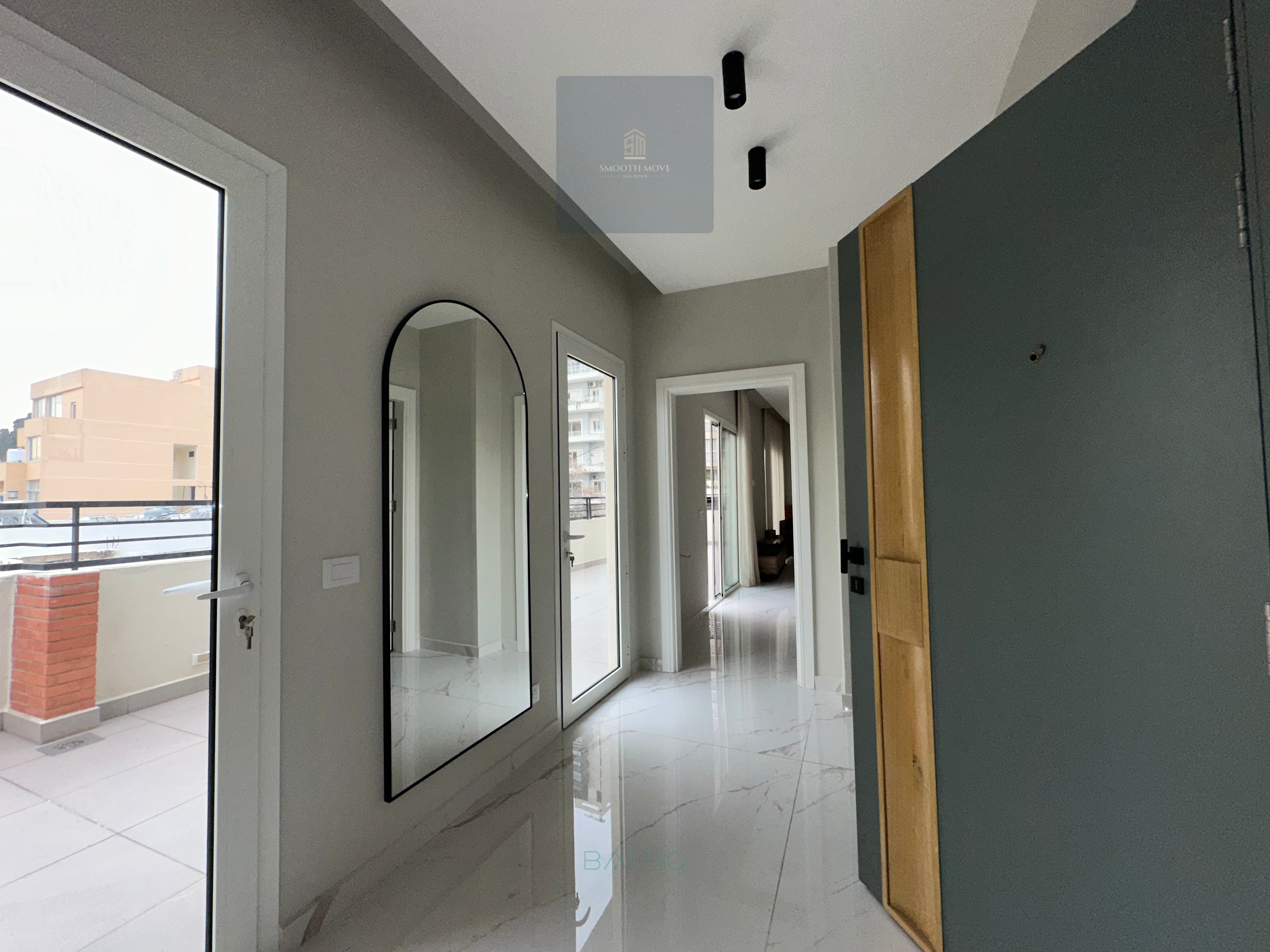 Spectacular Furnished Apartment for Sale in Gemmayze — الصورة 3