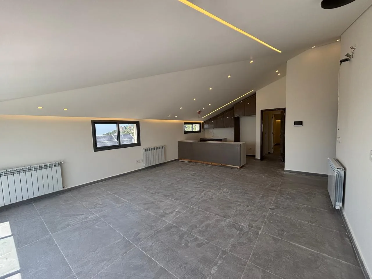 Loft for Sale in Baabdat — الصورة 3