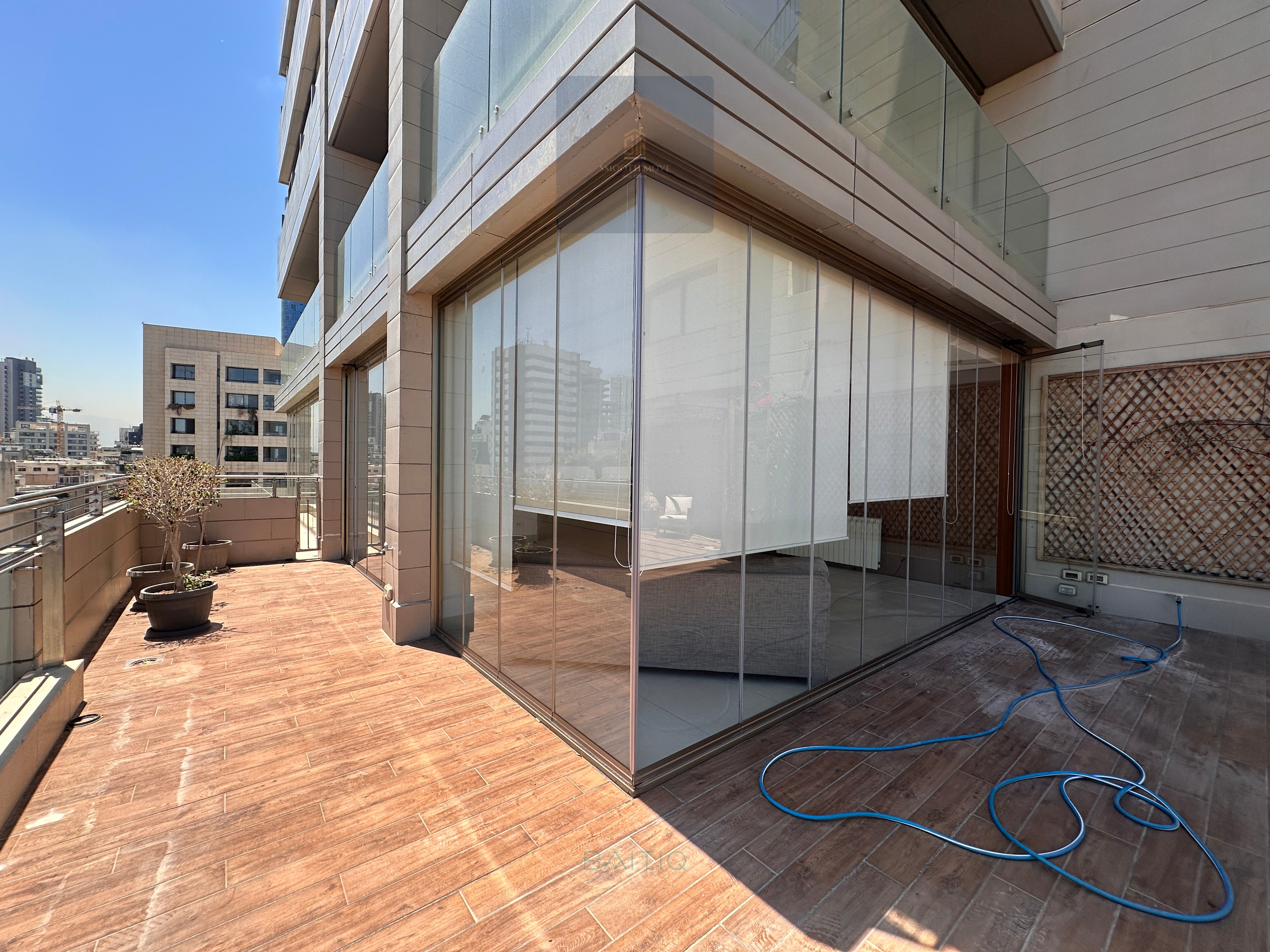Seaview Apartment with Outdoor Terrace for Rent in Tabaris, Beirut — الصورة 10
