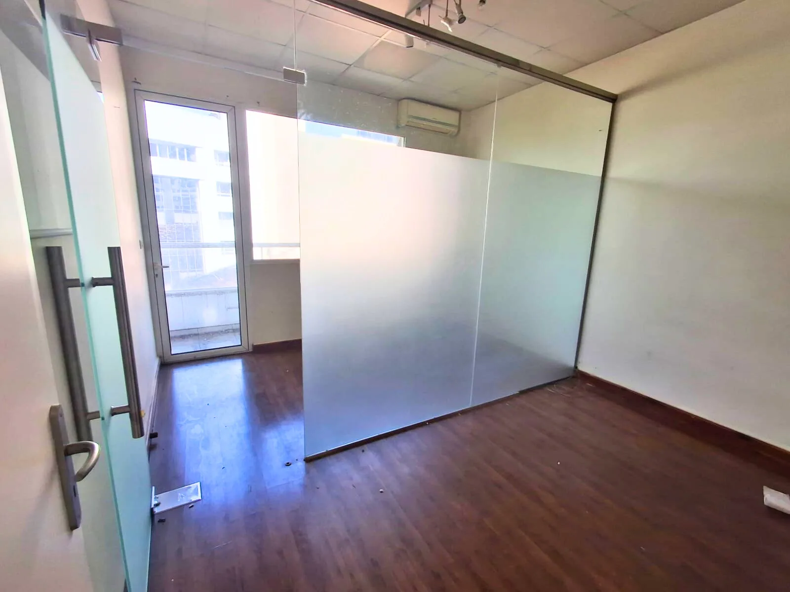 Office for Rent in Caree d'or, Achrafieh, Beirut, Lebanon — الصورة 2
