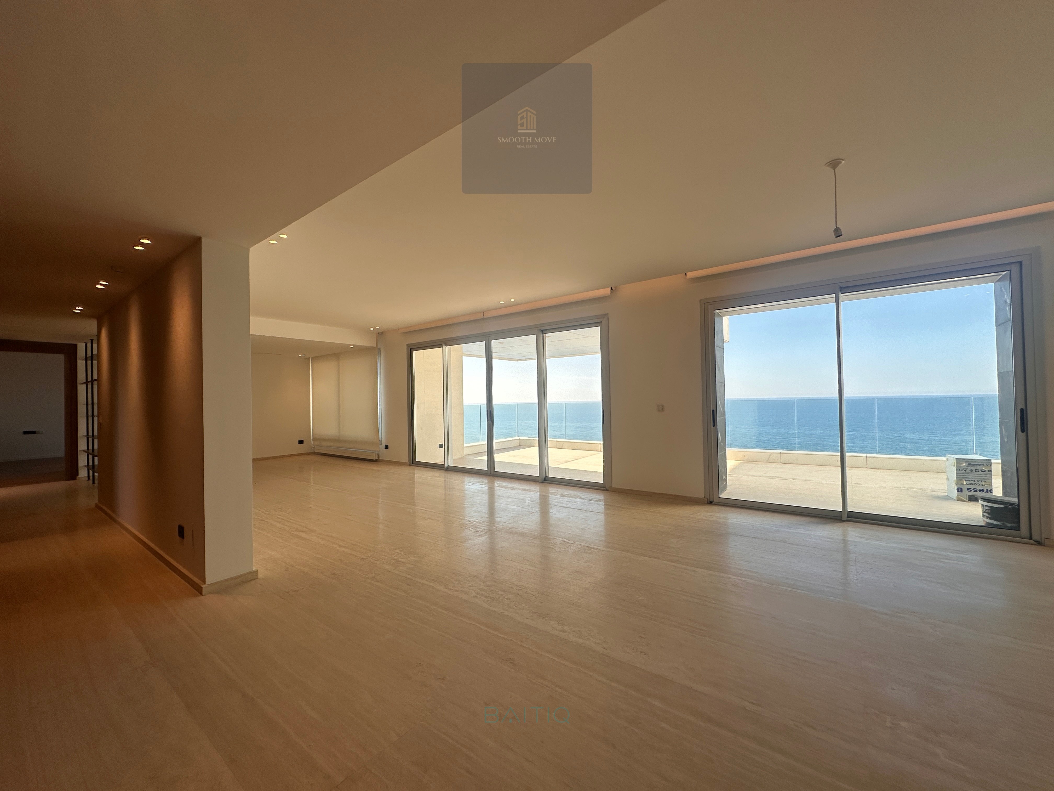 Sleek Seaview Apartment for Sale in Rawche, Beirut — الصورة 5