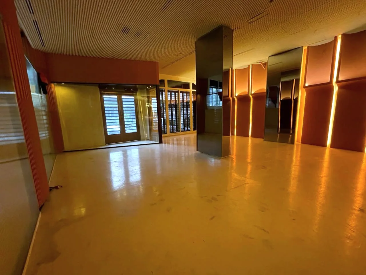 Restaurant for rent in Saifi Village — الصورة 2