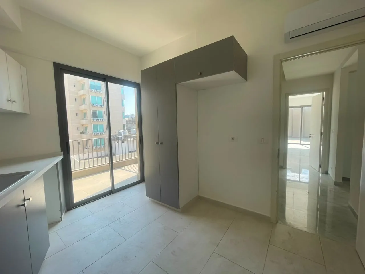 Duplex for sale in Achrafieh — الصورة 2