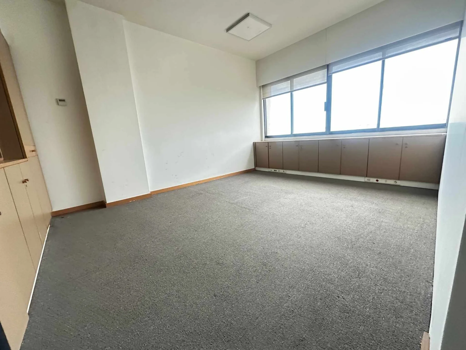 Office for rent in Daoura — الصورة 3