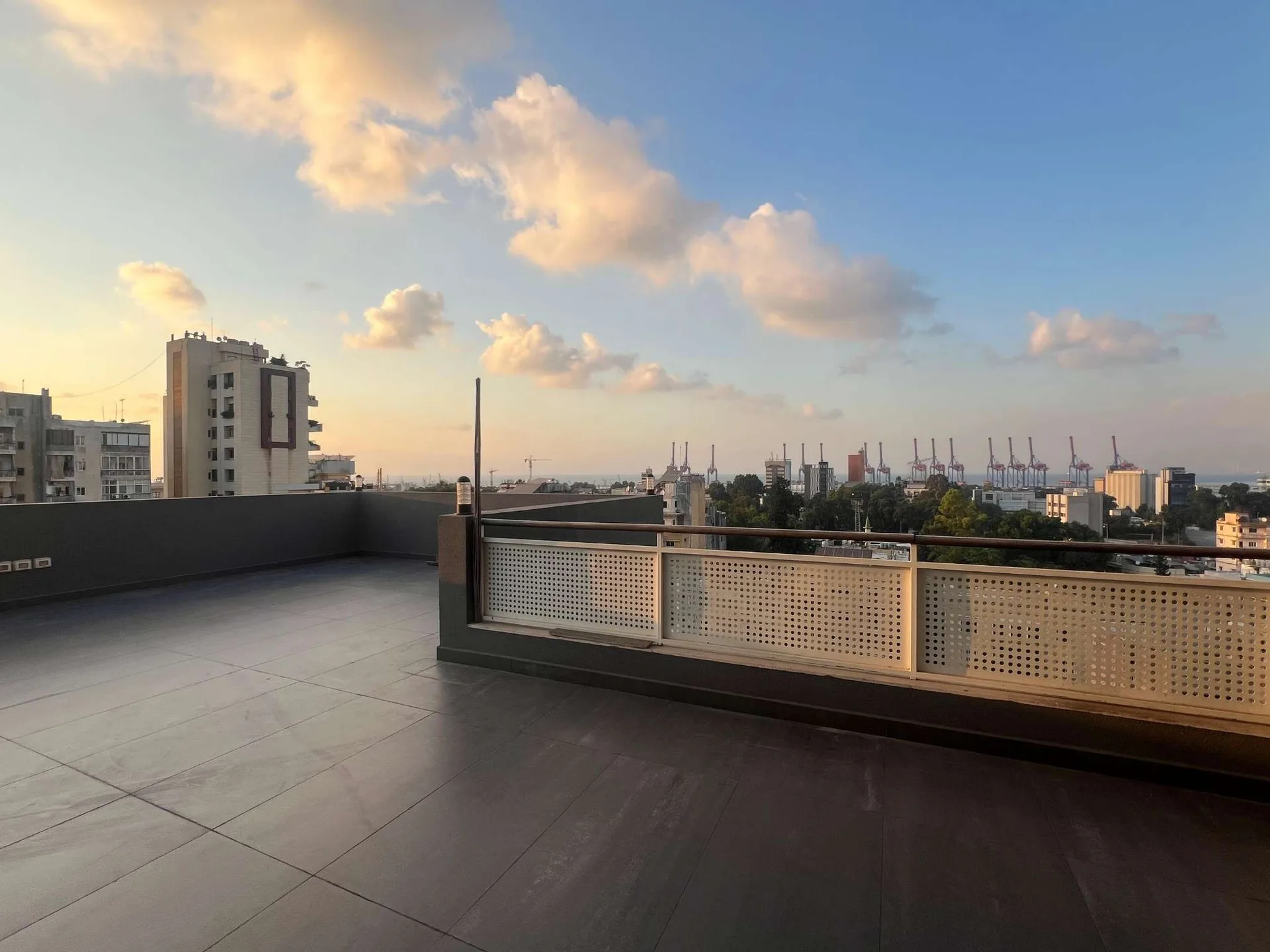 Duplex for Sale in Mar Mikhael, Bayrut, Lebanon — الصورة 2