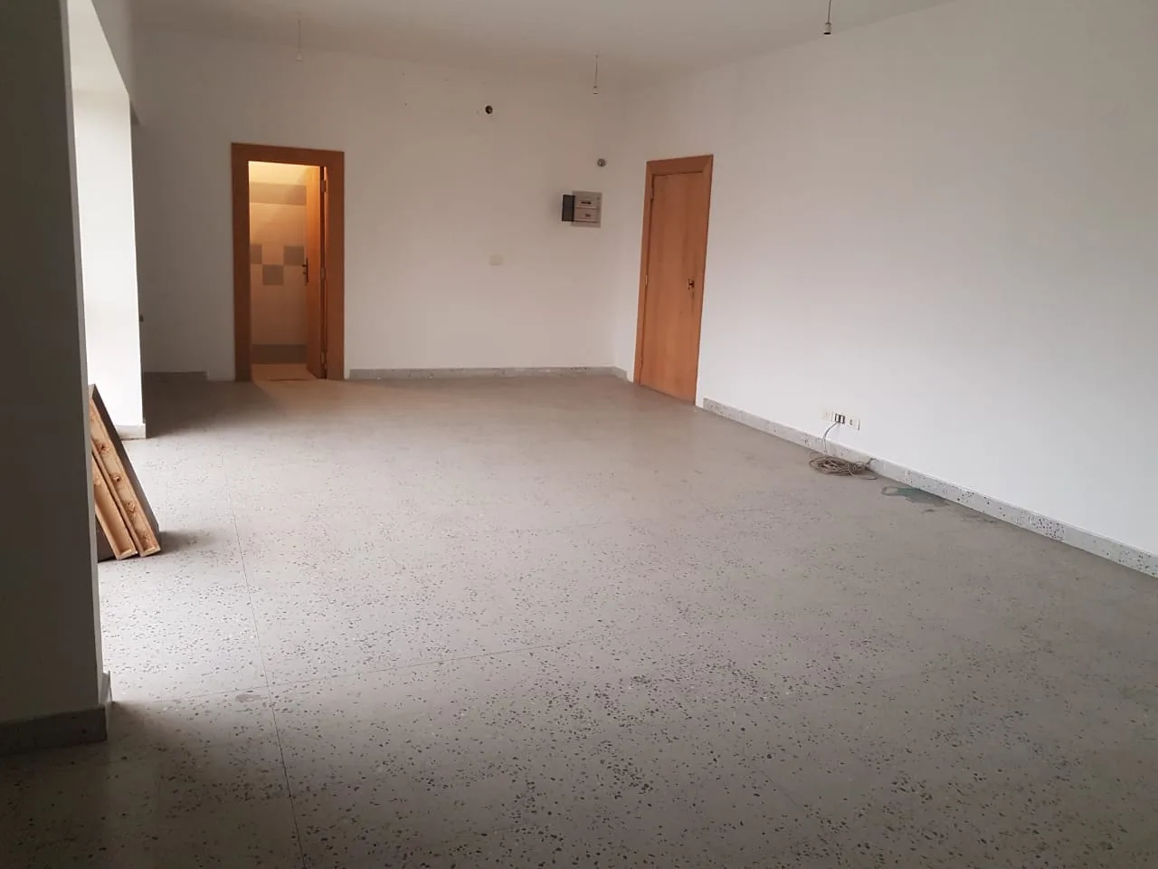 Office for rent in Forn El Chebbak — الصورة 3