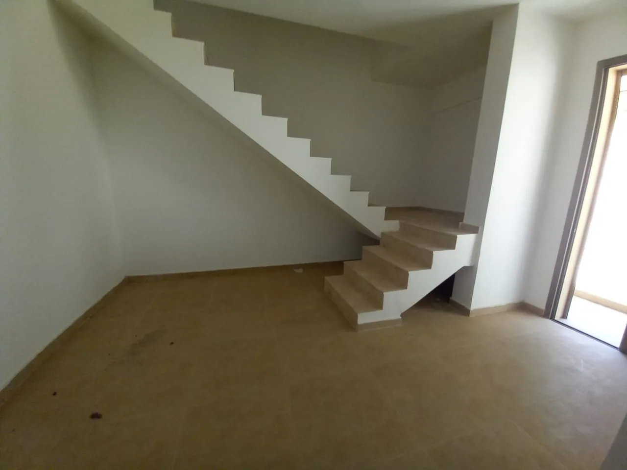 Duplex for Sale in Kfar Hbab, Lebanon — الصورة 4