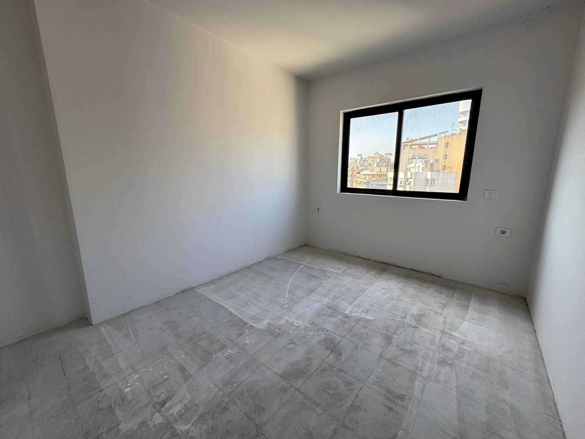 Apartment for Sale in Corniche el Mazraa, Beirut — الصورة 4