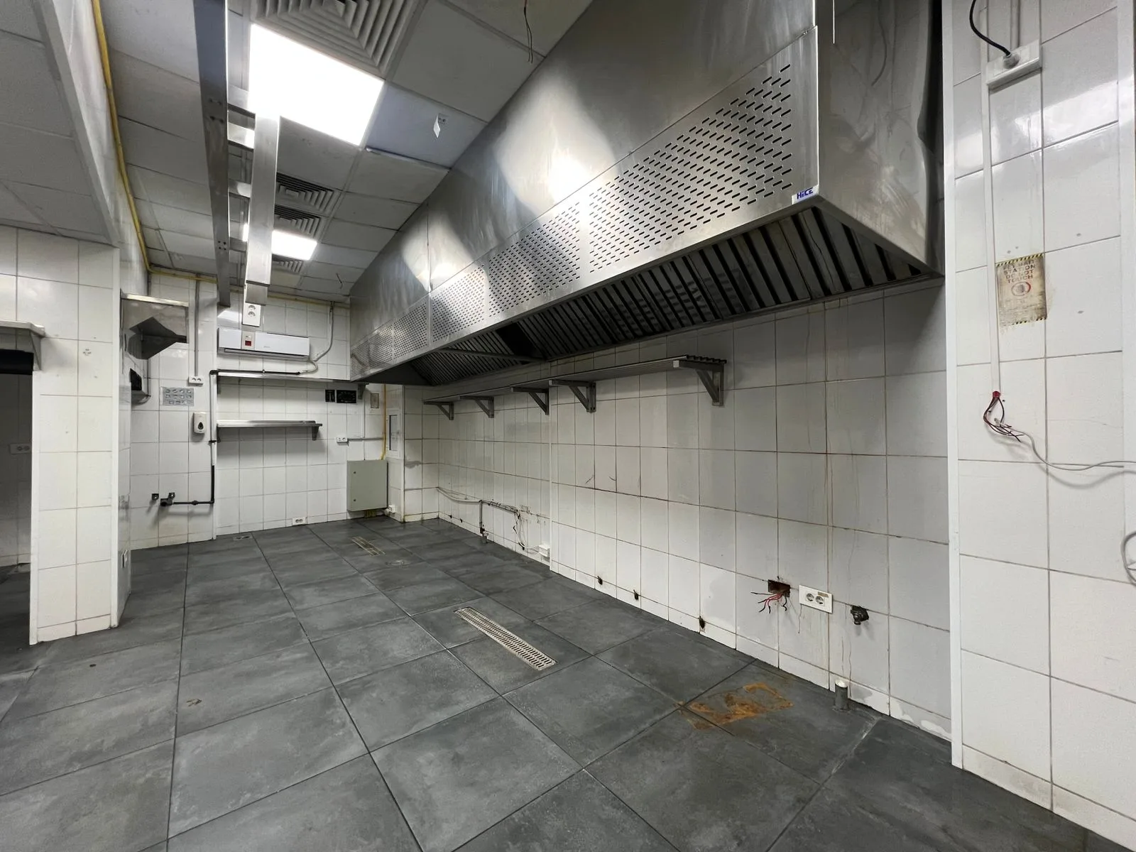 Restaurant for rent in Saifi Village — الصورة 3