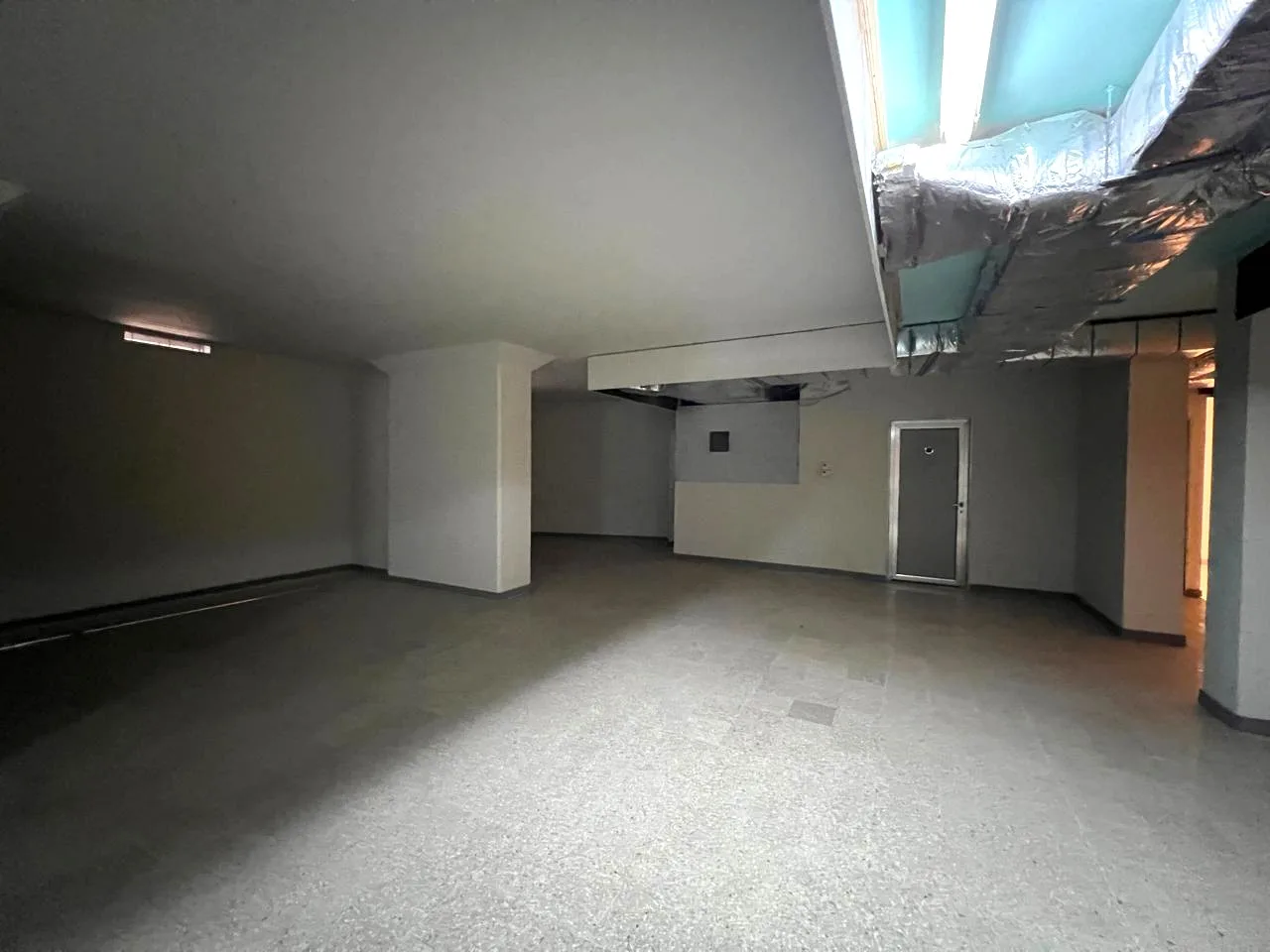 Warehouse for rent in Gemmayzeh — الصورة 2