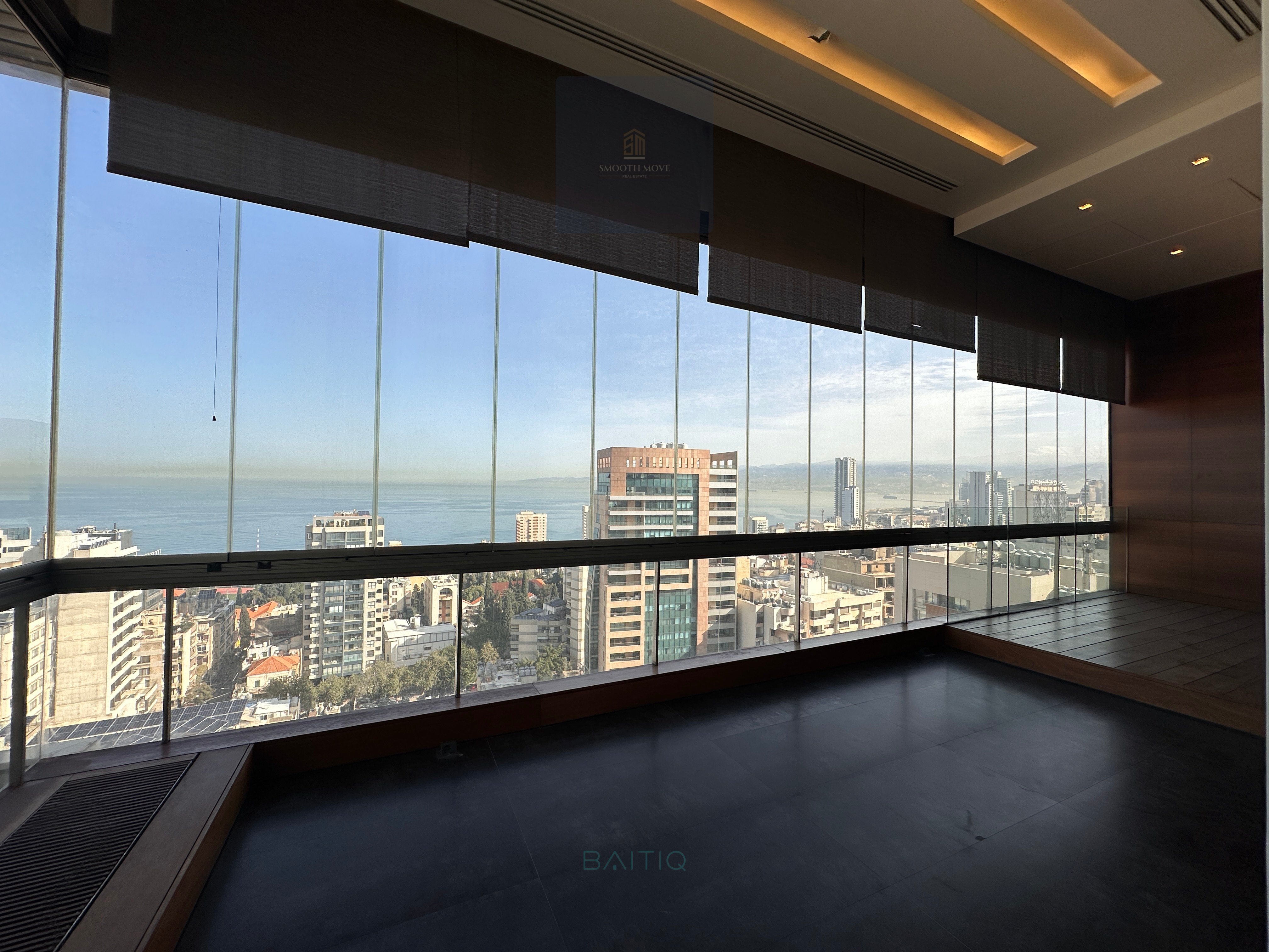 Breathtaking Loft-Style Seaview Apartment for Sale in Hamra, Beirut — الصورة 11