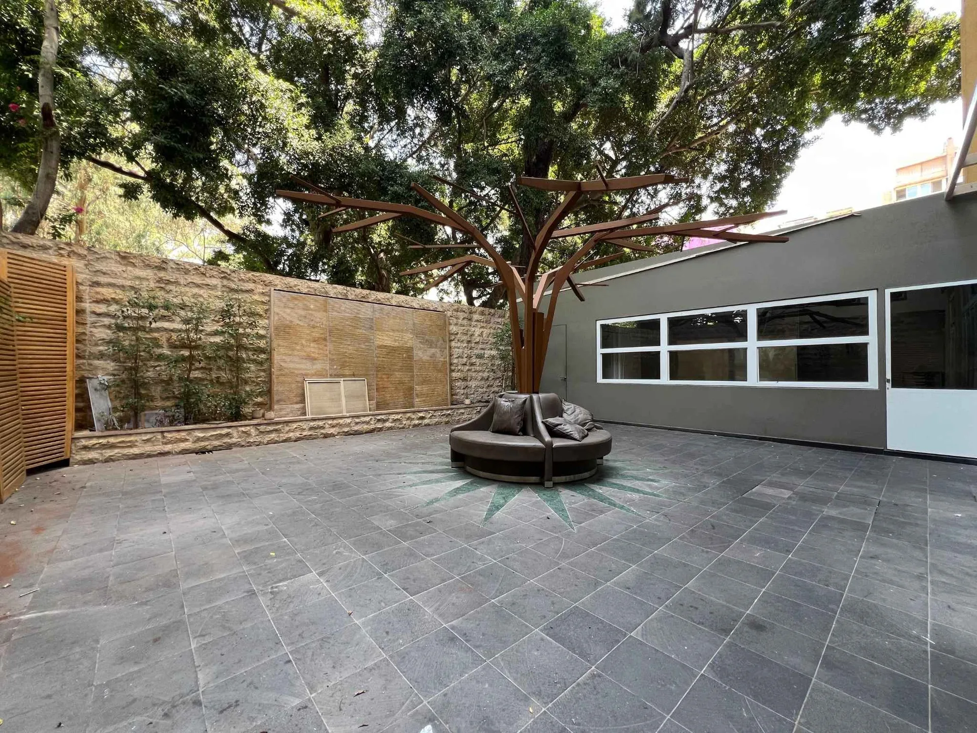 Shop for Rent in Mar Mikhael,, Beirut, Lebanon — الصورة 2