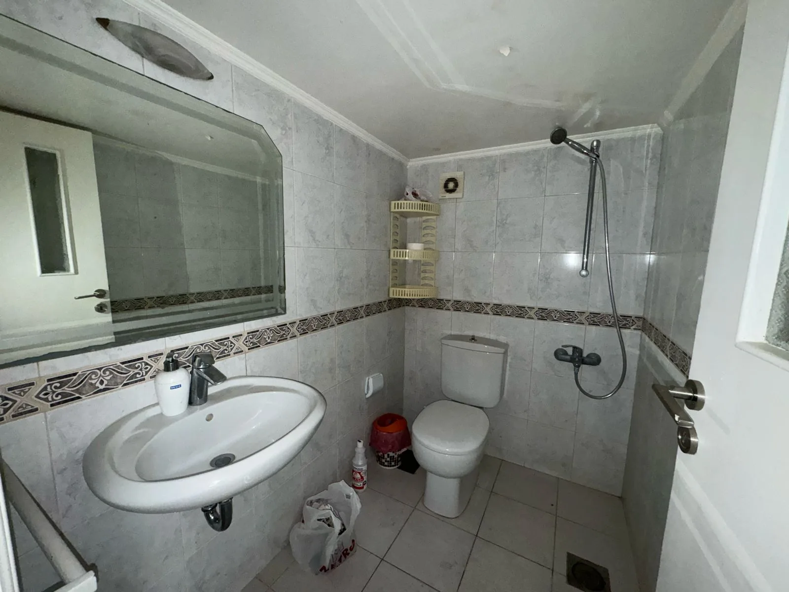 Apartment for Sale in Ain el remmeneh, Lebanon — الصورة 7