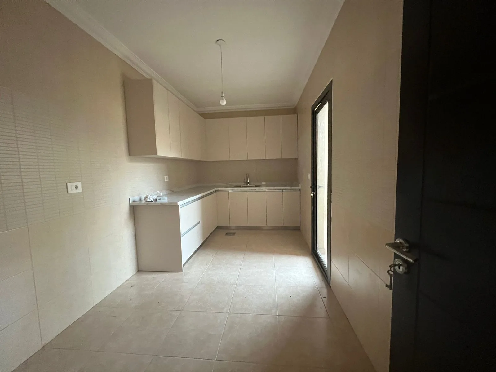 Apartment for Sale in Mar Mikhael, Bayrut, Lebanon — الصورة 5