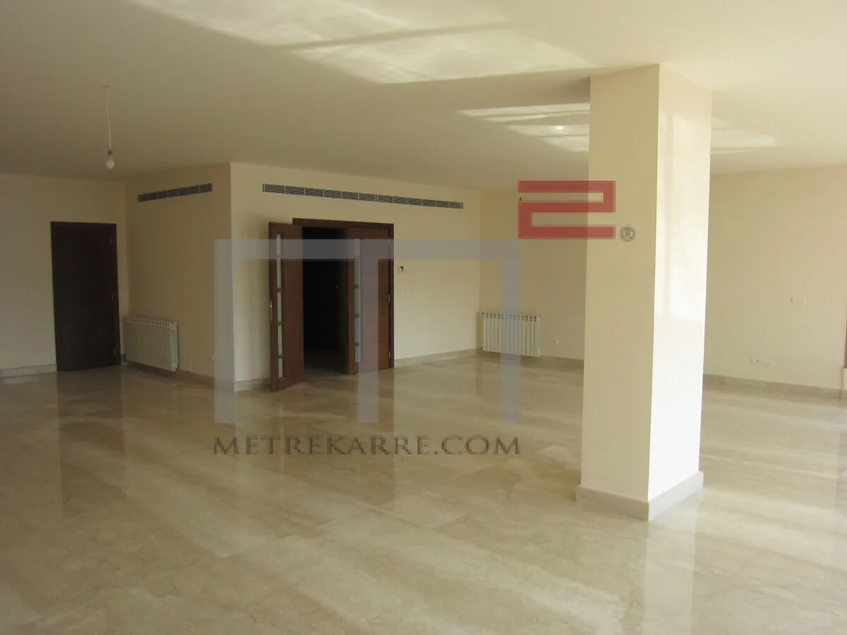 Apartment for Rent in Ain El Mreisse — الصورة 1