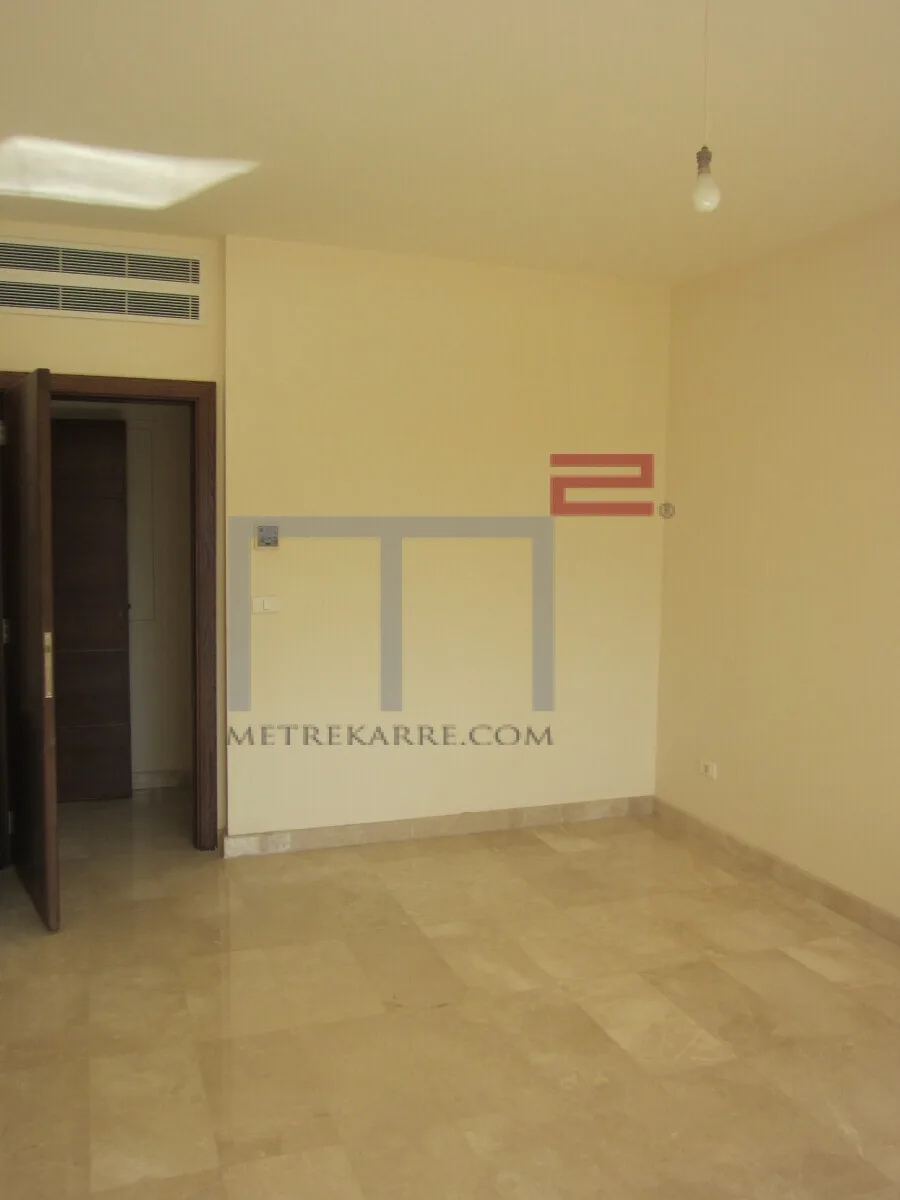Apartment for Rent in Ain El Mreisse — الصورة 3