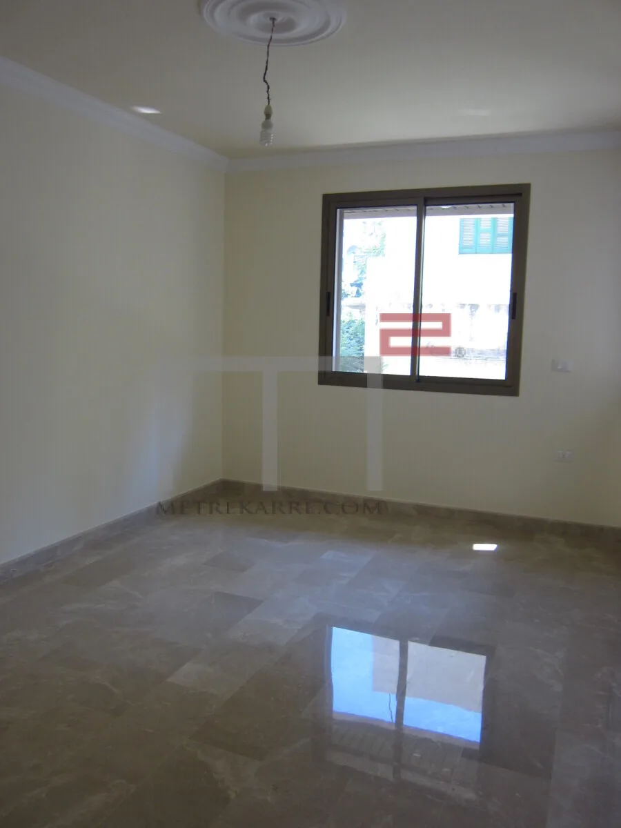 Apartment for Rent in Ain El Mreisse — الصورة 2
