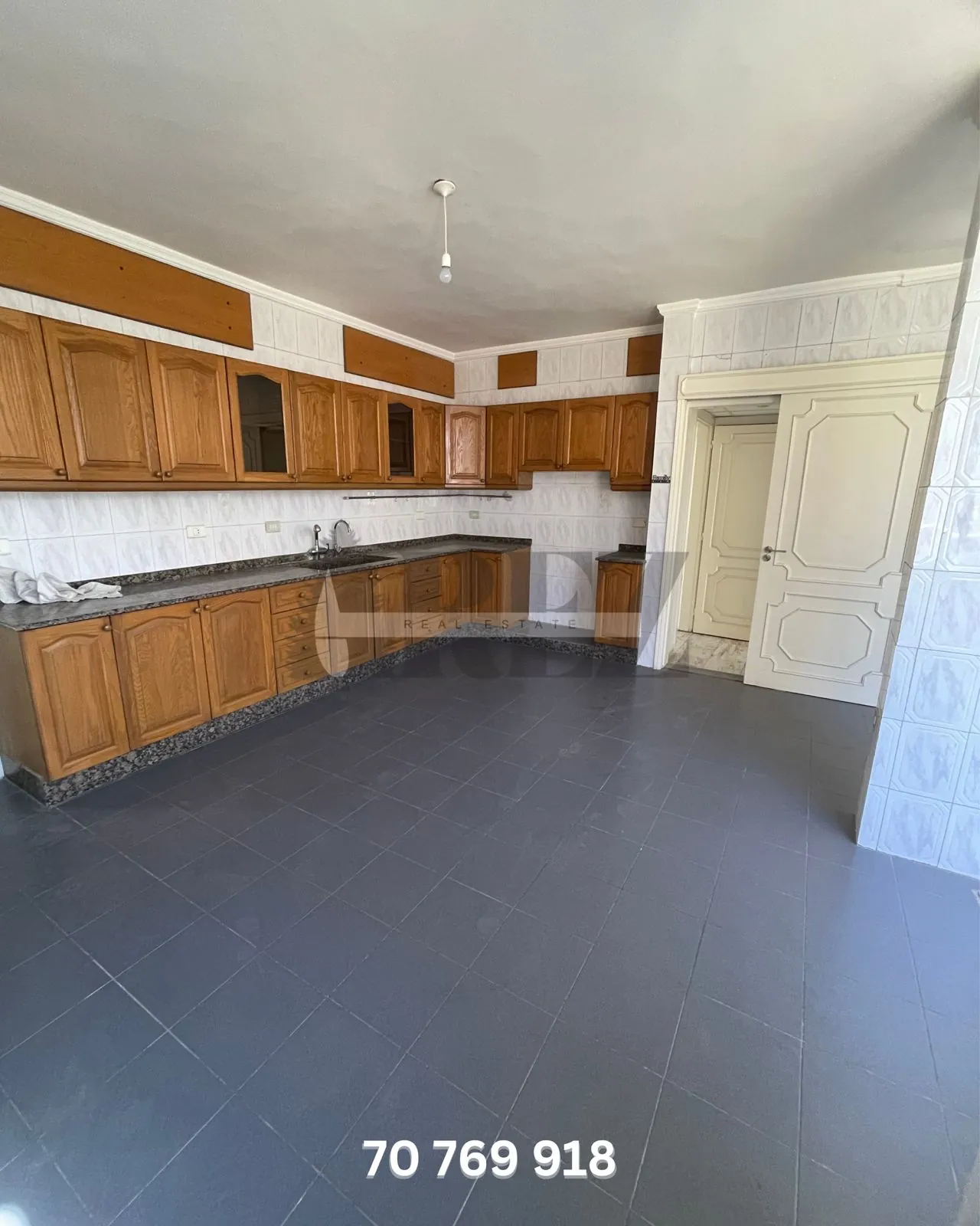 Spacious Apartment for Sale in Bourj Abi Haydar, Beirut — photo 3