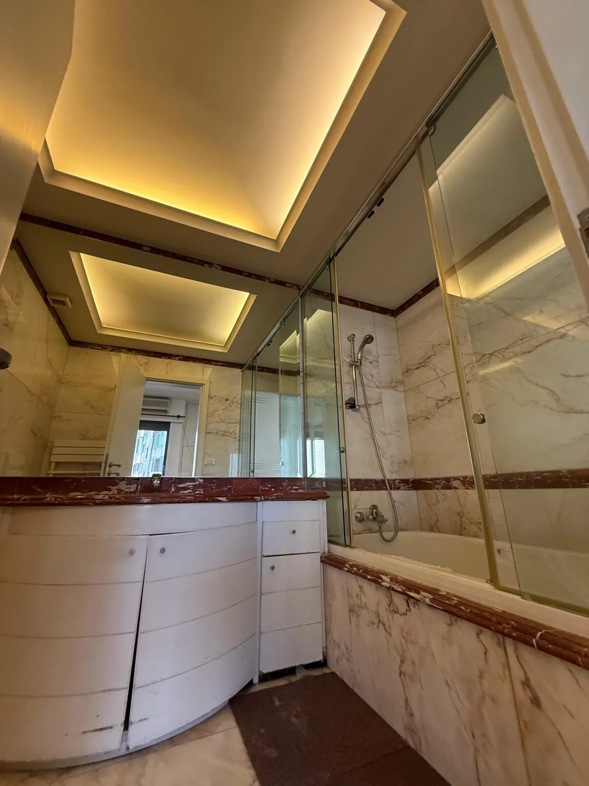 Apartment for Sale in Ashrafieh, Siyoufi — الصورة 3