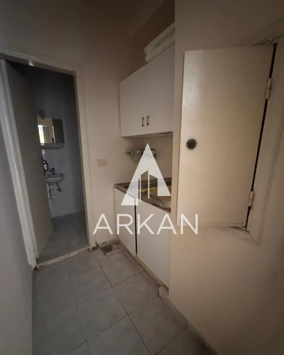 Office for Rent – Prime Location in Jbeil — الصورة 2