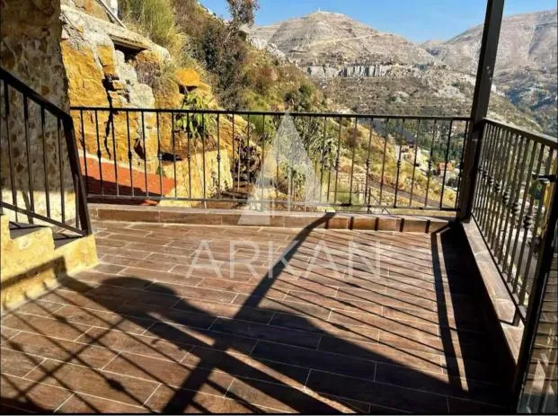 Chalet for Sale in Faraya – Panoramic View – 135 sqm + Terrace — الصورة 2