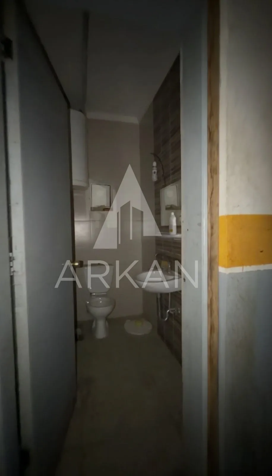 Depot for Sale in Eddeh, Jbeil | 800 sqm Commercial Property — photo 4