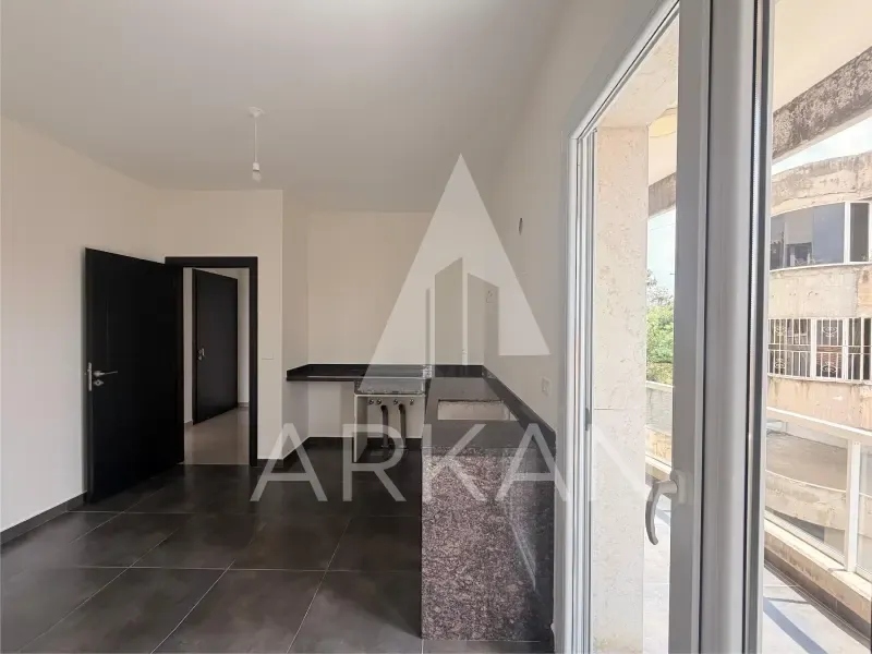 Ground Floor Apartment for Sale in Halat | 155 sqm with Sea & Mountain View Balconies — الصورة 4