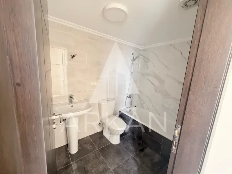 Ground Floor Apartment for Sale in Halat | 155 sqm with Sea & Mountain View Balconies — الصورة 5