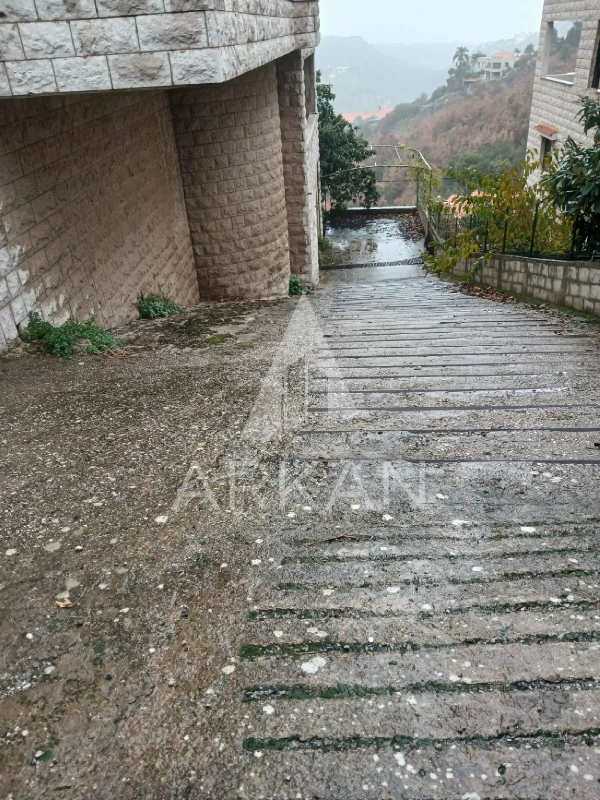 Villa for Sale in Jeita | 700 sqm Construction on 1,100 sqm Land with Open View — photo 5