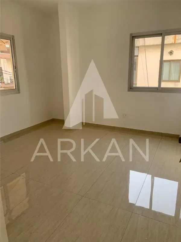 Apartment for Sale in Adonis with Terrace — الصورة 4
