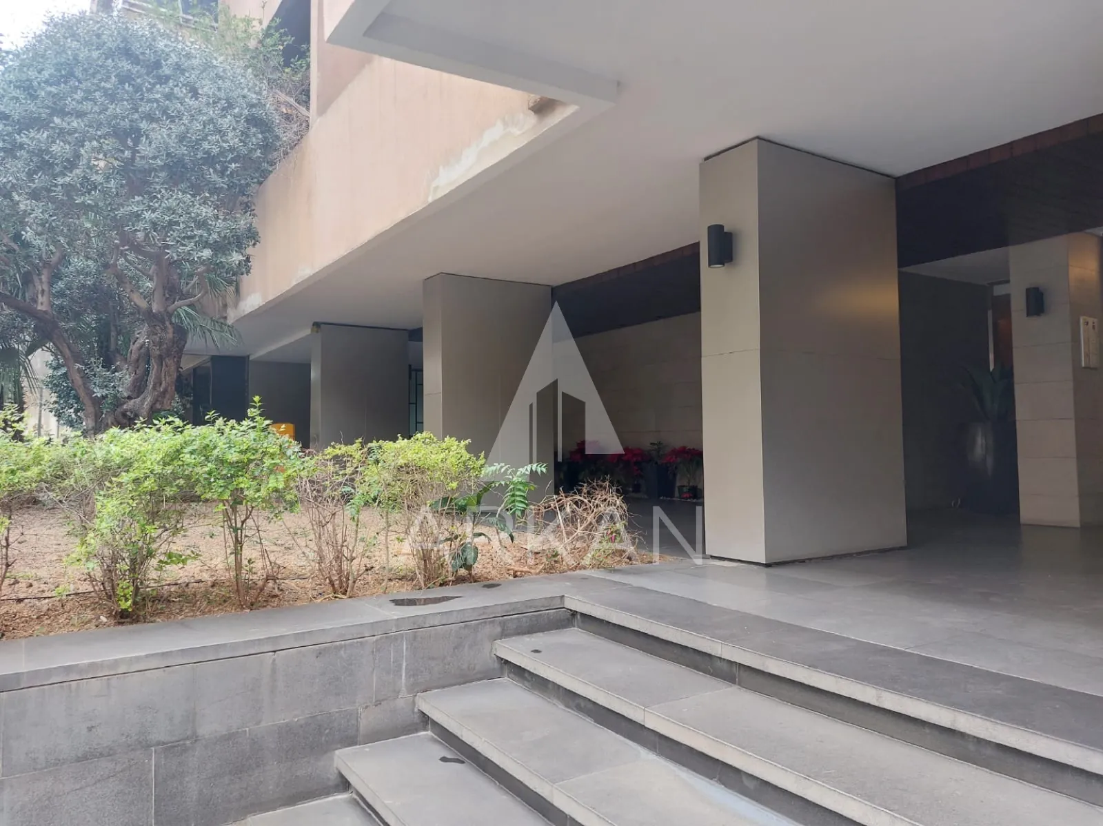 Luxury Apartment for Sale in Achrafieh Near Hotel Dieu — الصورة 4