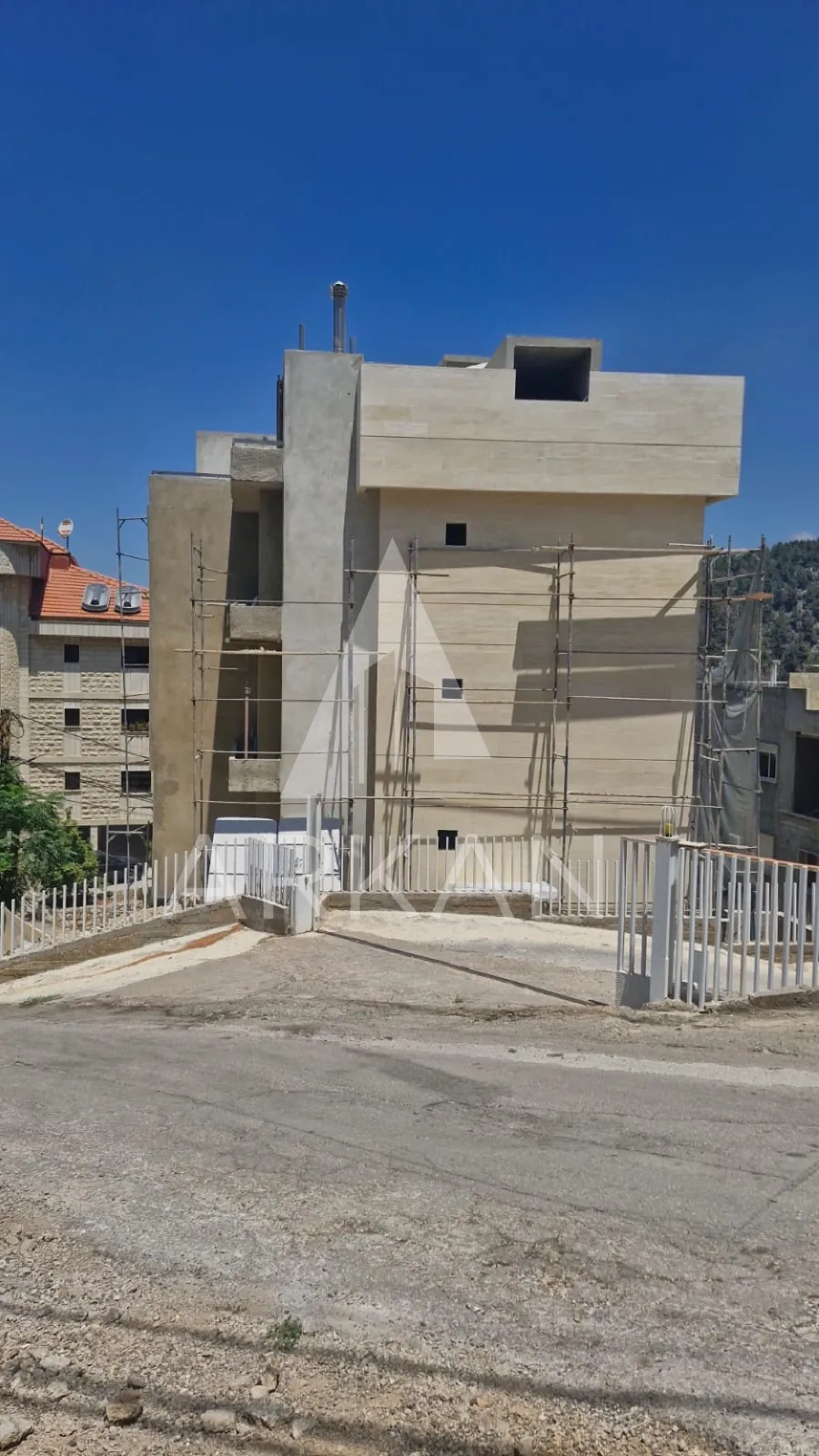 Apartment for Sale in Jouret El Ballout — الصورة 2