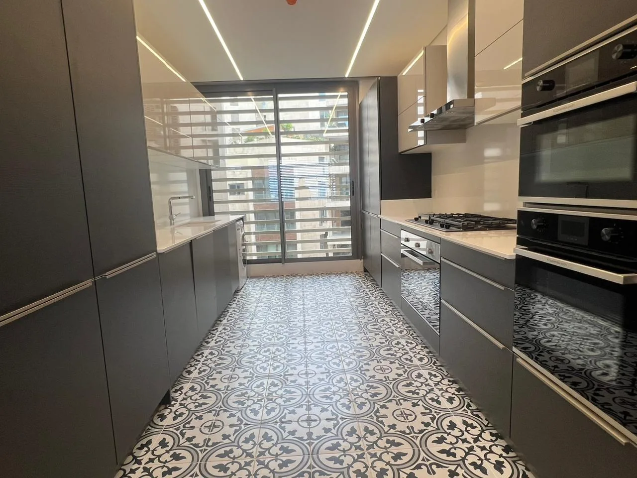 Apartment for Sale in Gemmayzeh, Beirut, Lebanon — الصورة 7