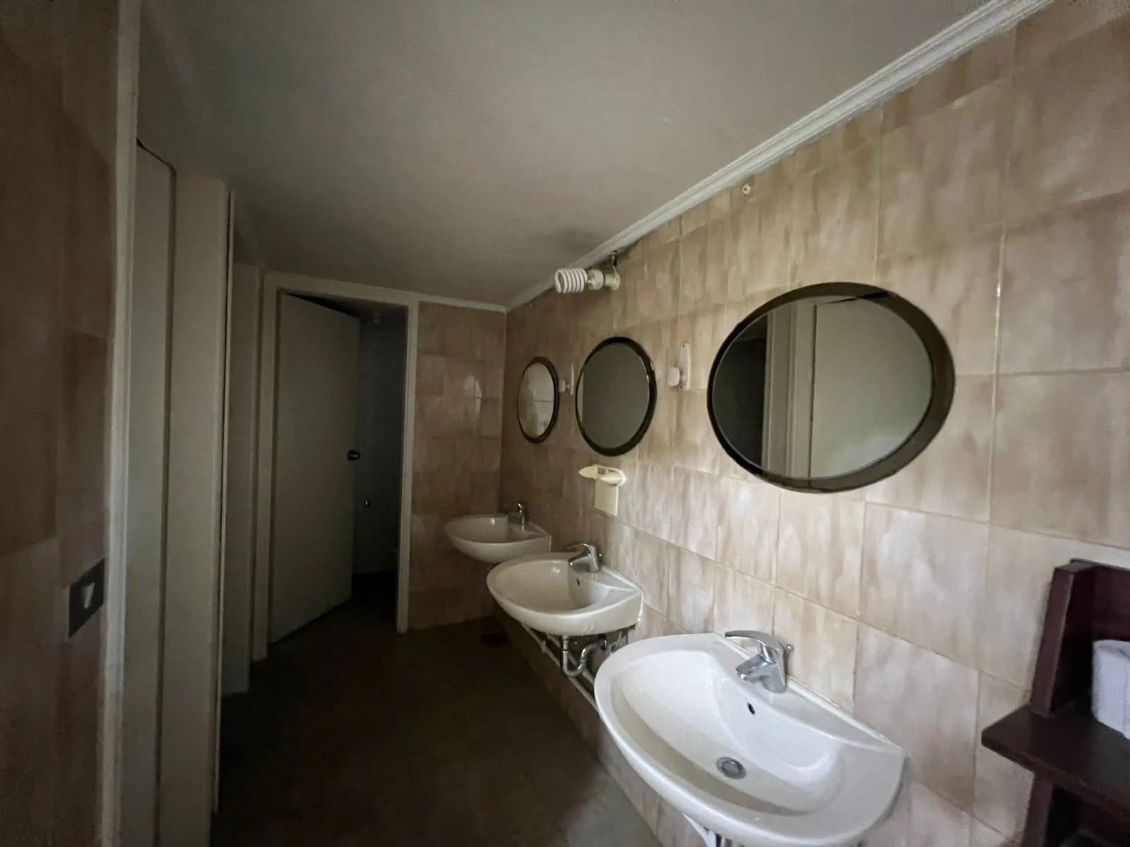 Commercial property for Rent in Achrafieh, Beirut, Lebanon — الصورة 7