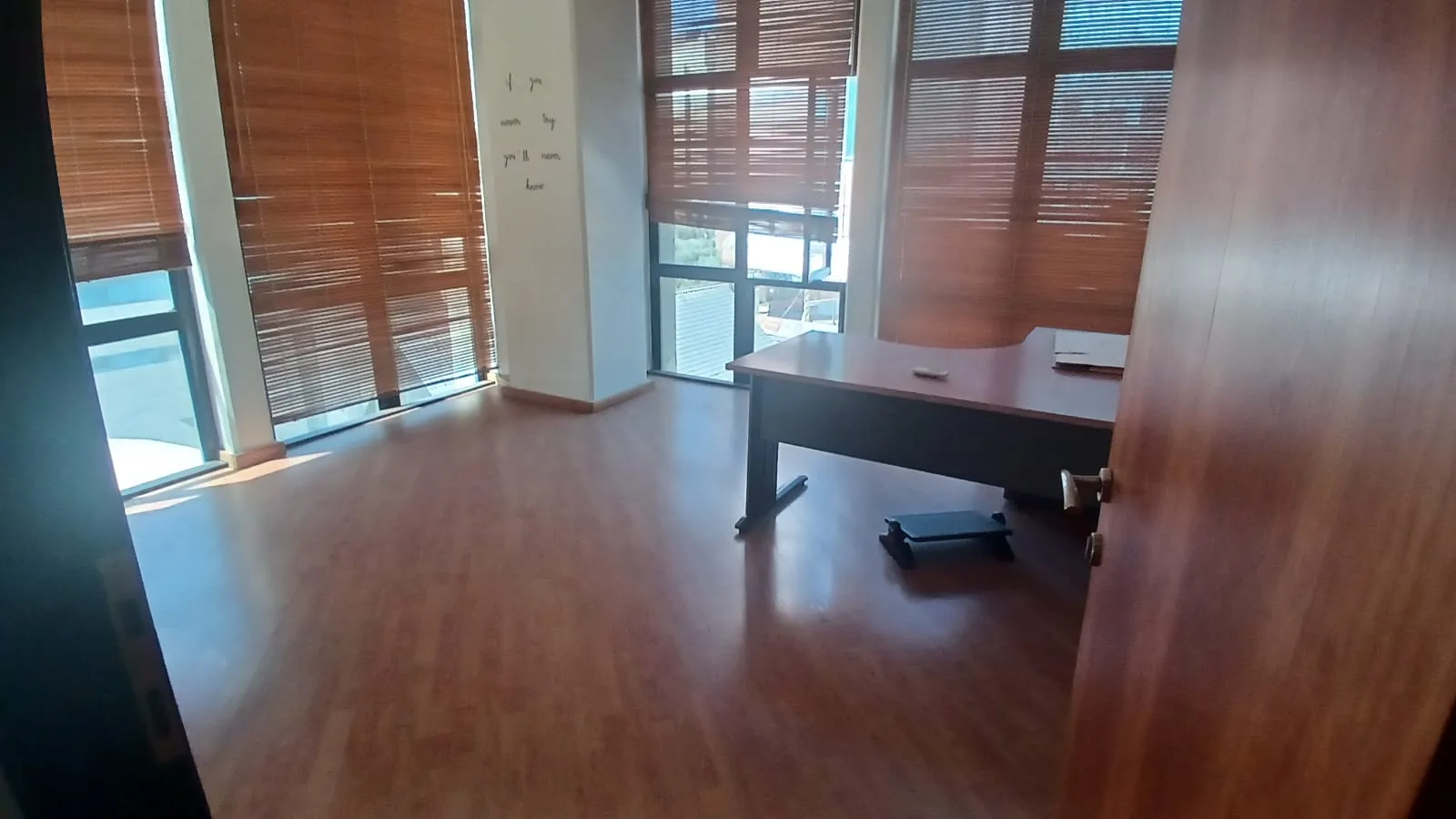 Office for rent in Sin El Fil — الصورة 1