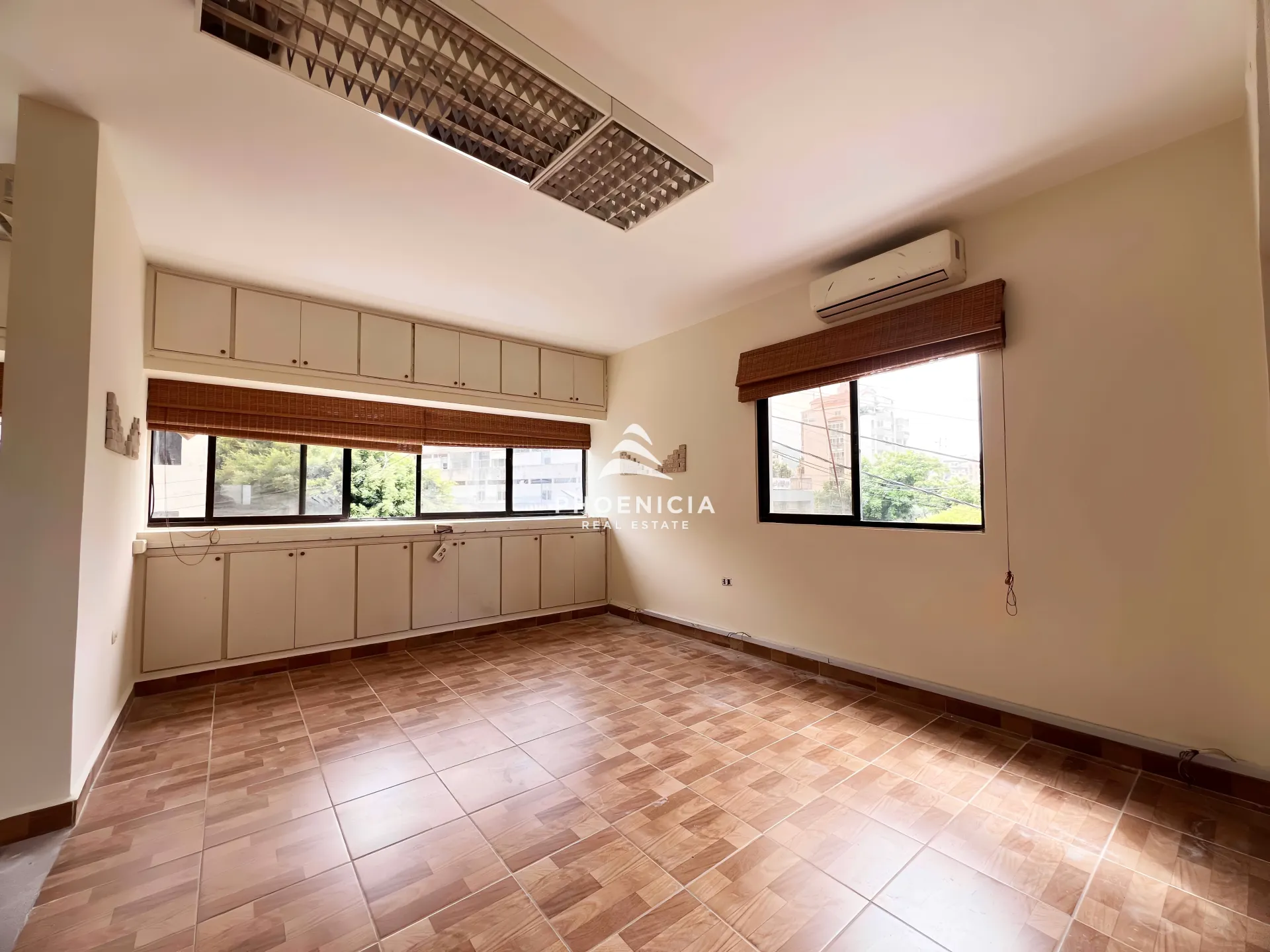 Office for rent in Byblos — الصورة 5