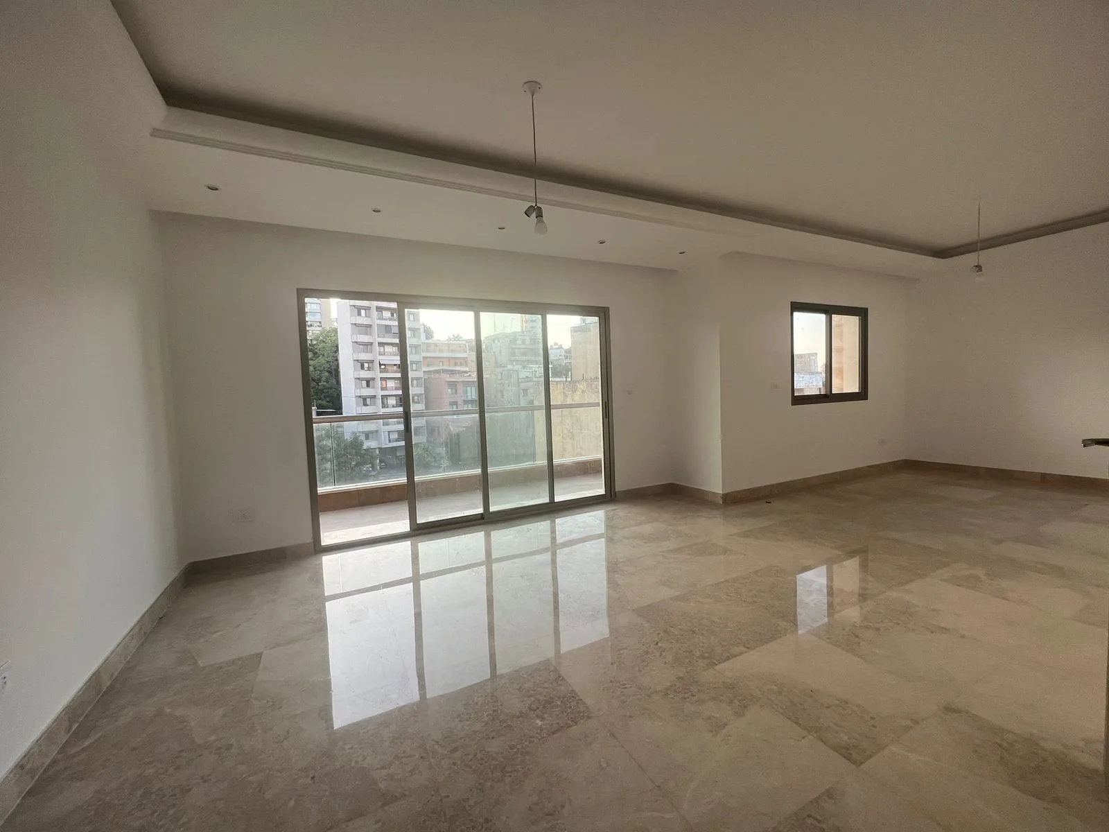 Apartment for Sale in Mar Mikhael, Bayrut, Lebanon — الصورة 2