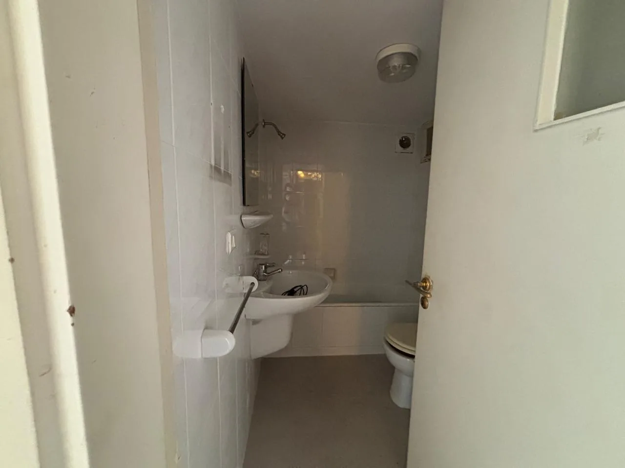 Office for rent in Badaro — الصورة 5